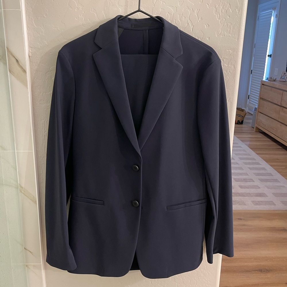 New Theory Clinton Suit in Precision Ponte (38R and 29) - Picture 4 of 8